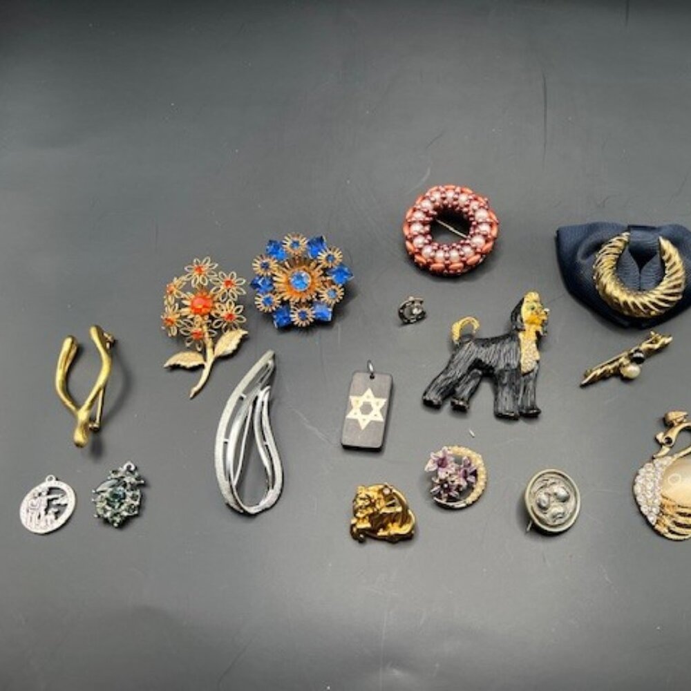 New Year's Eve Show Bundles - Pick 1 Beauty Bundle and get TWO Jewelry Items! - Picture 11 of 14